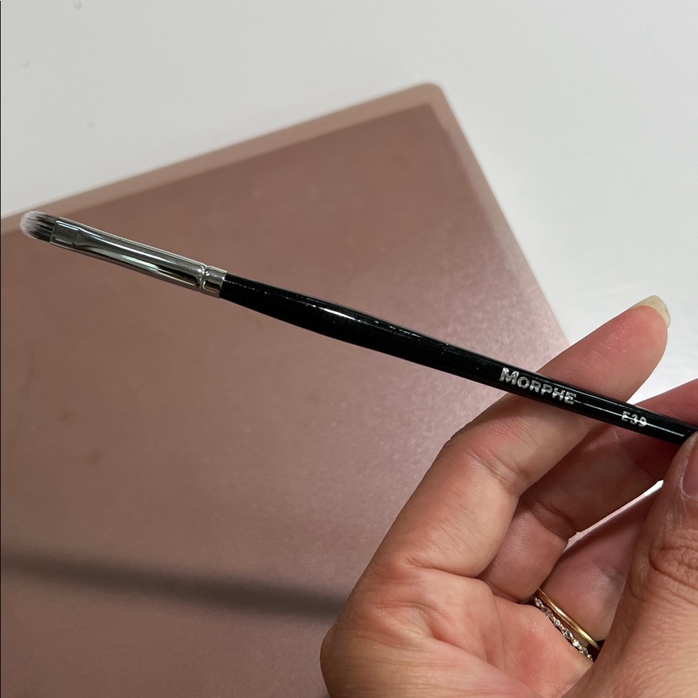 Morphe E39 Precision Brush in Black